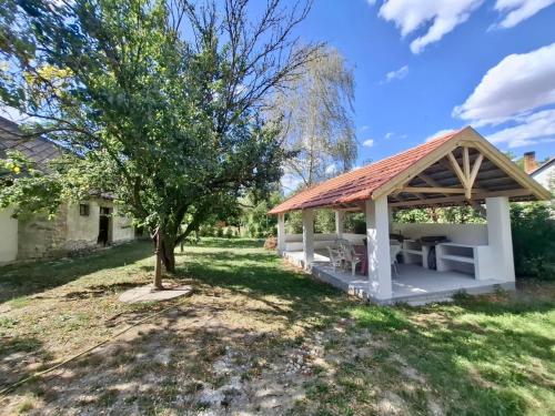 Nádtető Napsugár (Nadteto Napsugar) in Pécsely