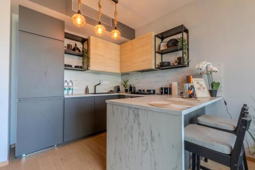 SkyPark 1-Bedroom Apartment on Floor 10 with City View and Parking by SkyViews, Bratislava (fotografie 5)