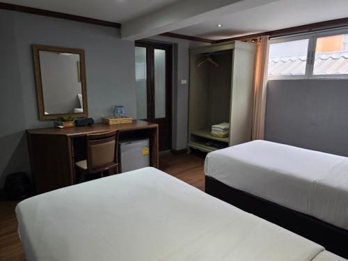 Foto - At Ease As Home