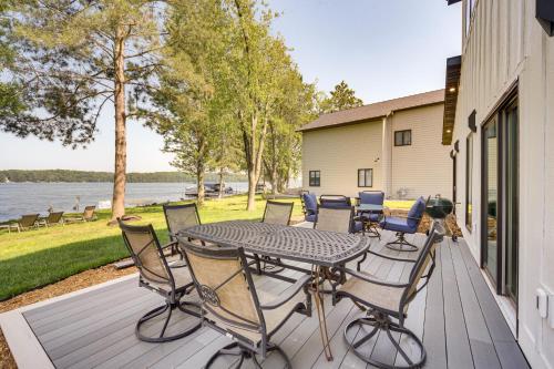. Lake Wapogasset Home with Dock 7 Mi to Amery