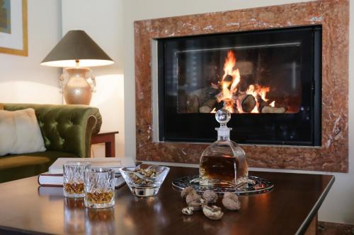 Chloe Luxury Hotel - image 3