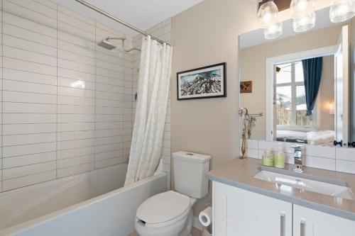Two-Bedroom Townhouse image 10