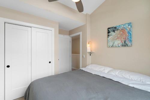 Two-Bedroom Townhouse image 6