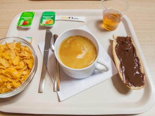 HotelF1 Perpignan Sud - image 6