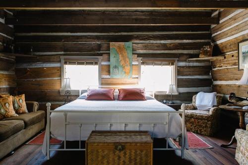 Governor Cabin in Lloyd