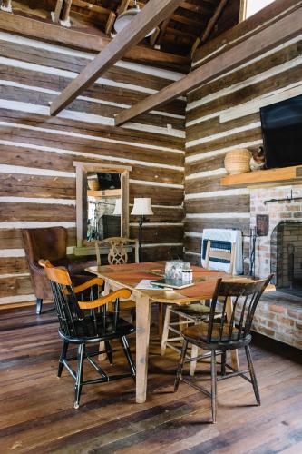 Governor Cabin in Lloyd