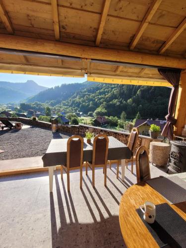 Restoran, RALPH Cabin- Apuseni Mountains, Transylvania in Bucium