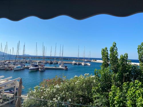 Thea Suite in Ormos Marathokampou