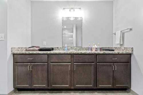 Stylish Downtown Condo l Free Parking l 2 TVs, Cleveland (Foto 7)