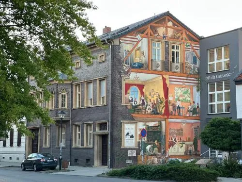 VillaKrocker - ElbeRadweg trifft WandKunstwerk in Burg bei Magdeburg, Deutschland