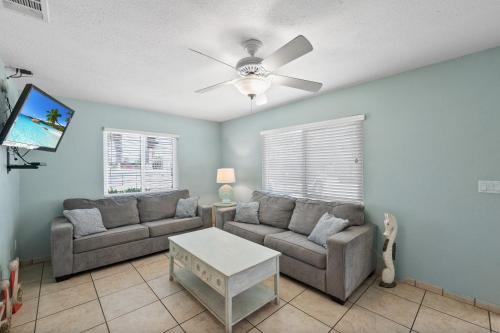 A Beach Retreat on Casey Key in Laurel (FL)