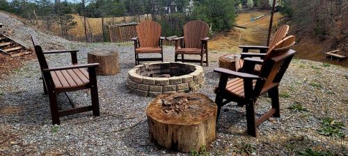 Douglas Lake House with Private Hot Tub by Staycating Partners - main image