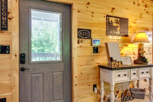 A Peak Of Heaven Cabin by Staycating in Sevierville, USA