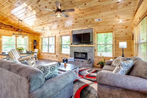 A Peak Of Heaven Cabin by Staycating in Sevierville, USA