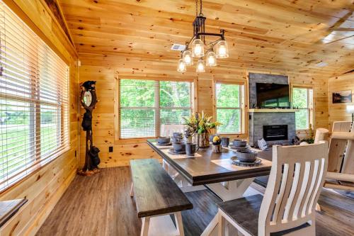 A Peak Of Heaven Cabin by Staycating in Sevierville, USA