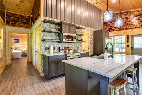 A Peak Of Heaven Cabin by Staycating in Sevierville, USA
