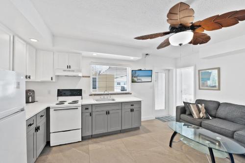 A Beach Retreat on Casey Key in Laurel (FL)