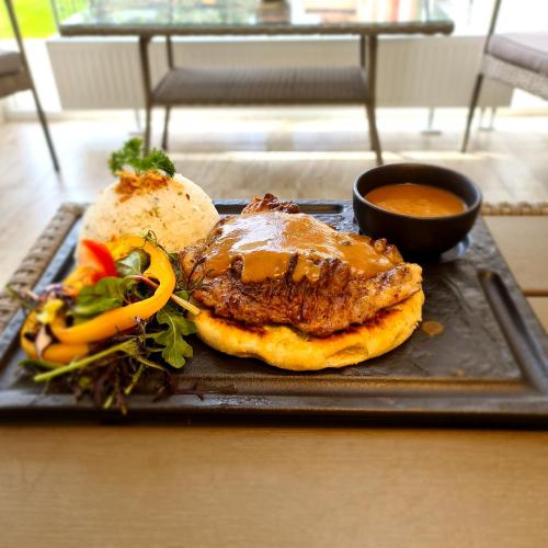 MiklósGrill - Kunszentmiklósi Étterem és Panzió (MiklosGrill - Kunszentmiklosi Etterem es Panzio) in Tass