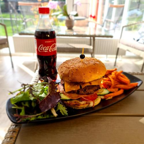 MiklósGrill - Kunszentmiklósi Étterem és Panzió (MiklosGrill - Kunszentmiklosi Etterem es Panzio) in Tass