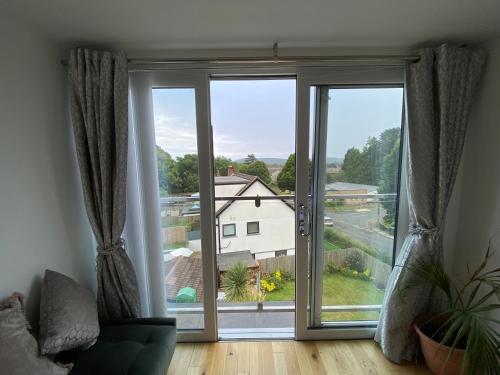 Градина, Modern Room in Cardiff, Wales in Fairwater