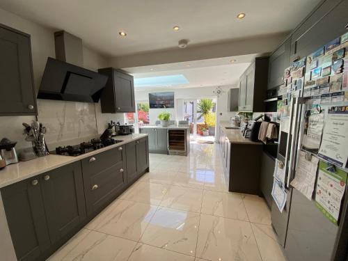 Удобства, Modern Room in Cardiff, Wales in Fairwater