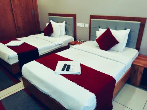 Twin Room with Extra Bed image 10