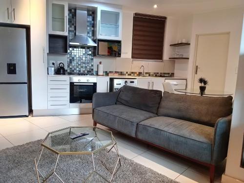 Stay Ulo 1-Bedroom Self-Catering Apartment in Rosebank at The Apex on Smuts
