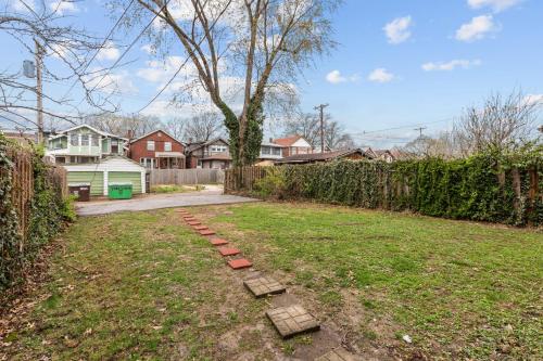 1135: Forest Park Oasis by JZ Vacation Rentals in Tower Grove, USA
