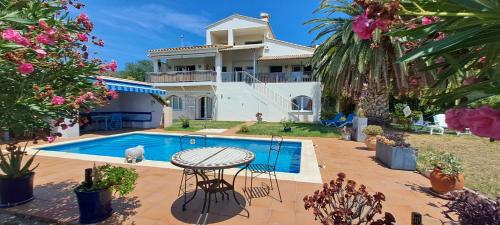 Exterior view of Suite & Spa Panoramic Olivars