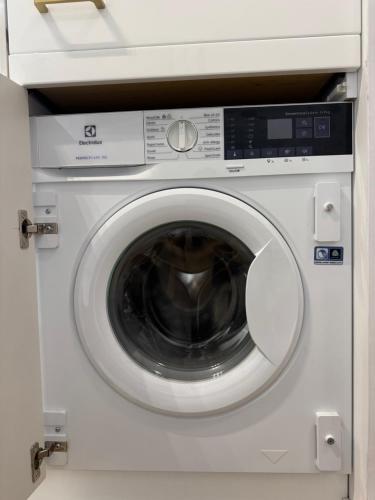 Nowoczesny Apartament we Wrocławiu z Balkonem i Parkingiem Podziemnym, Vratislav (fotografie 11)