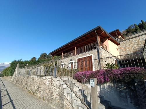 Létesítmények, Terrazza vista mozzafiato lago Como in Dorio