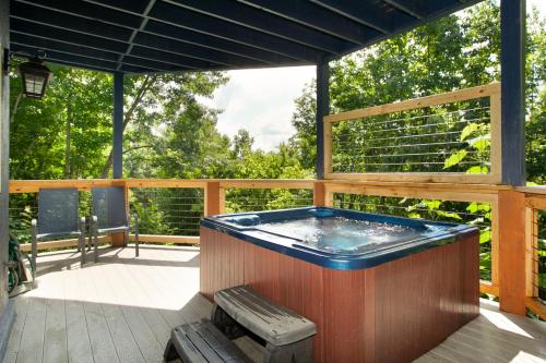 Gatlinburg's Getaway: View, Hot Tub, Theater, MORE