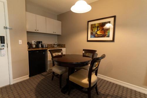 โรงแรมทัสคานี สวีท แอนด์ คาสิโน (Tuscany Suites and Casino Hotel) in ลาสเวกัส (NV)