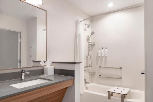 Fairfield by Marriott Inn & Suites Detroit Taylor - image 8
