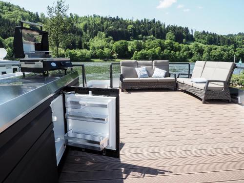 Hausboot bei Passau in Windorf, Deutschland