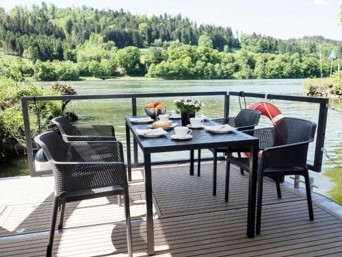 Hausboot bei Passau in Windorf, Deutschland