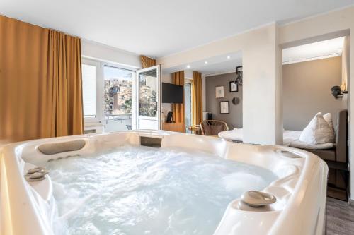 JAKSE Apartments Köln - Urban Retreat mit Whirlpool - Top Lage 1