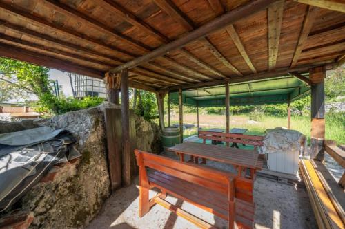 Kamp house in Ratisevina