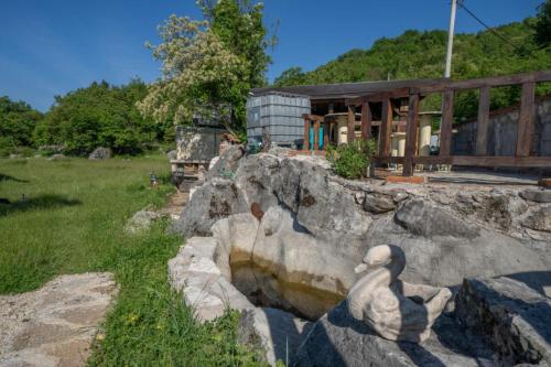 Kamp house in Ratisevina