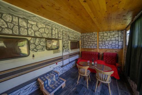 Kamp house in Ratisevina