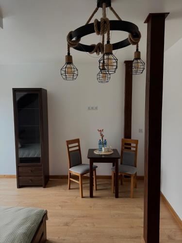 치에치에르제 Dębowy Dwór, Wędkowanie, Stawy, Agroturystyka (Debowy Dwor, Wedkowanie, Stawy, Agroturystyka) 호텔 스위트룸