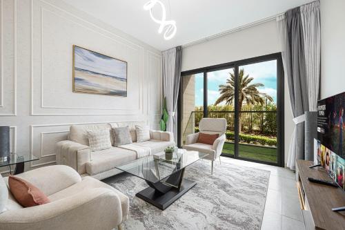 Lush 1BR Oasis in JVC With Gym & 5min to Circle Mall, Dubái