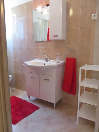 2 bedrooms, 3 beds