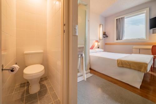 Bathroom, ibis budget São Paulo Paulista in Consolacao