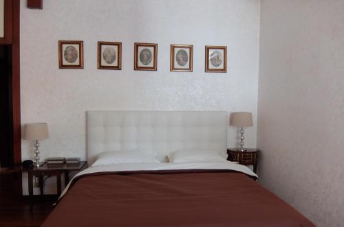 Luxury Triple Room image 7