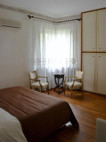 Luxury Triple Room image 6