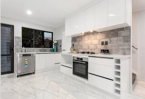 Modern Comfort House in Auckland, Auckland