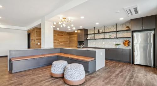 บริการและสิ่งอำนวยความสะดวก, Landing Modern 1BD Gym Pool in ฟิชเชอร์ (IN)