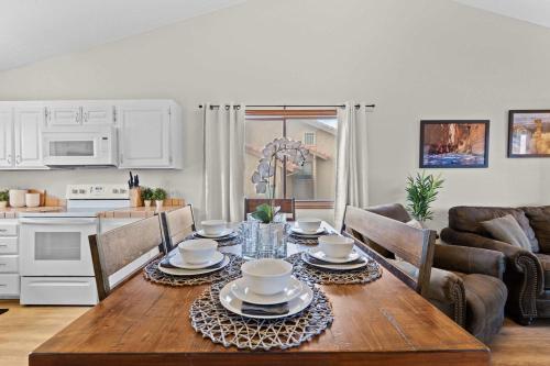 Hikers Hideaway - Cozy Resort Condo with Pool & More in 聖喬治國家公園