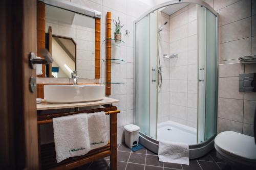 浴室, 玫瑰河別墅酒店 (Villa River Rose) in 派爾努縣